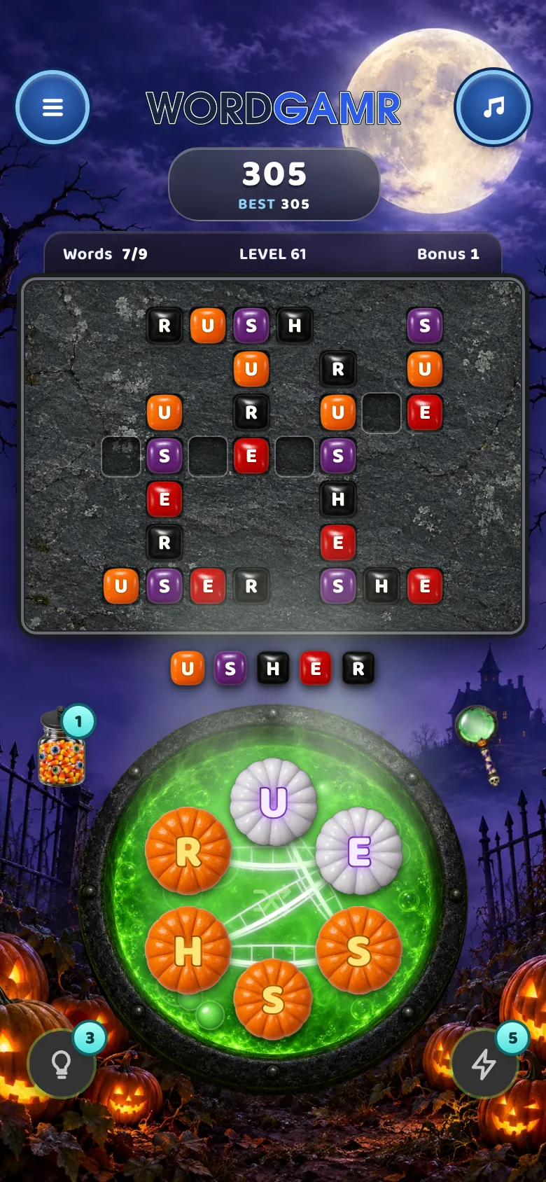 The same round in Halloween: pumpkin letters, candy tiles and a moonlit pumpkin patch